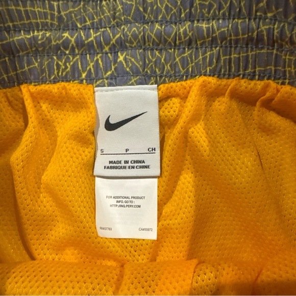 Nike Swim Mens Grid Swoosh Breaker 9" Volley Shorts Medium NESSD541 724 New Tag - Picture 8 of 13